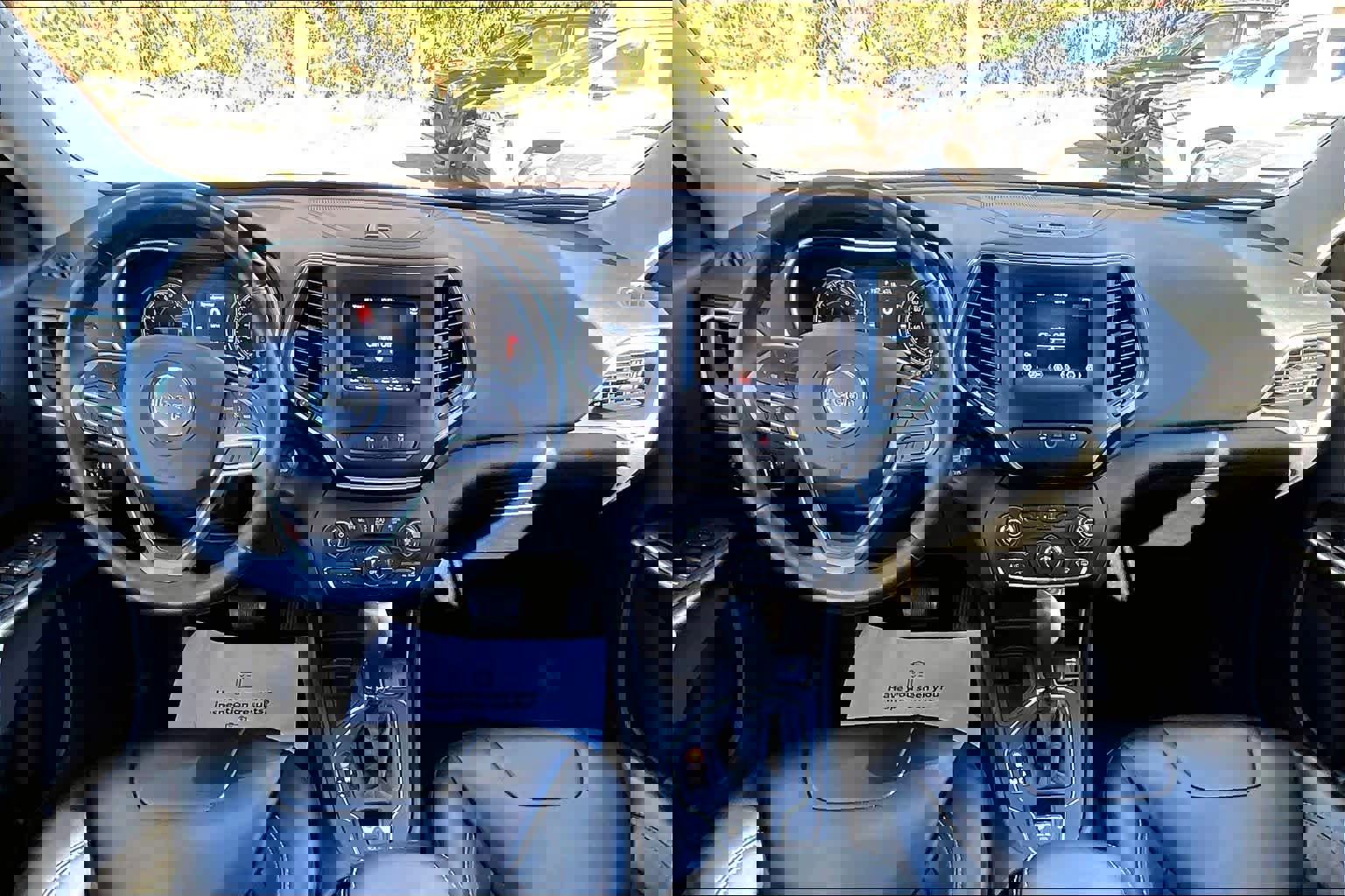 Used 2021 Jeep Cherokee Latitude Plus image 14