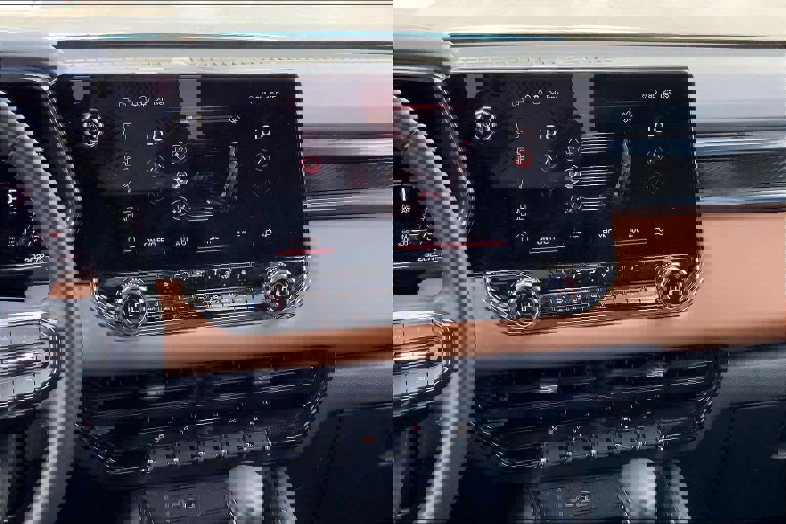 Used 2024 GMC Canyon AT4 w/ Technology Package image 7