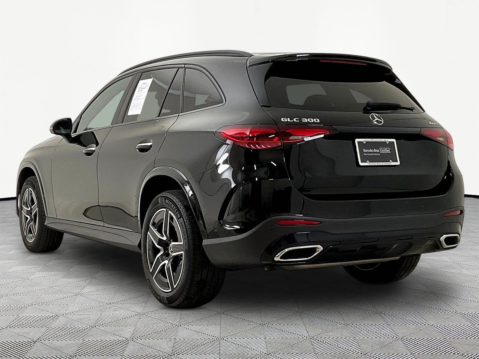 Used 2023 Mercedes-Benz GLC 300 4MATIC image 4