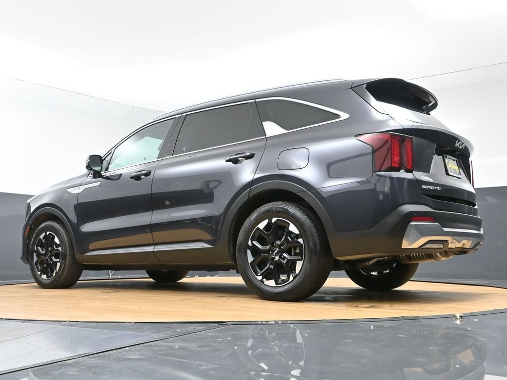 Used 2025 Kia Sorento S image 55