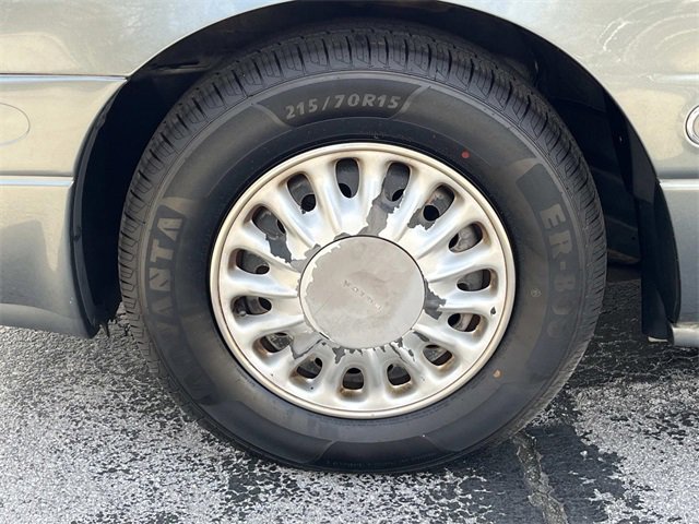 Used 2004 Buick Le Sabre Custom image 9