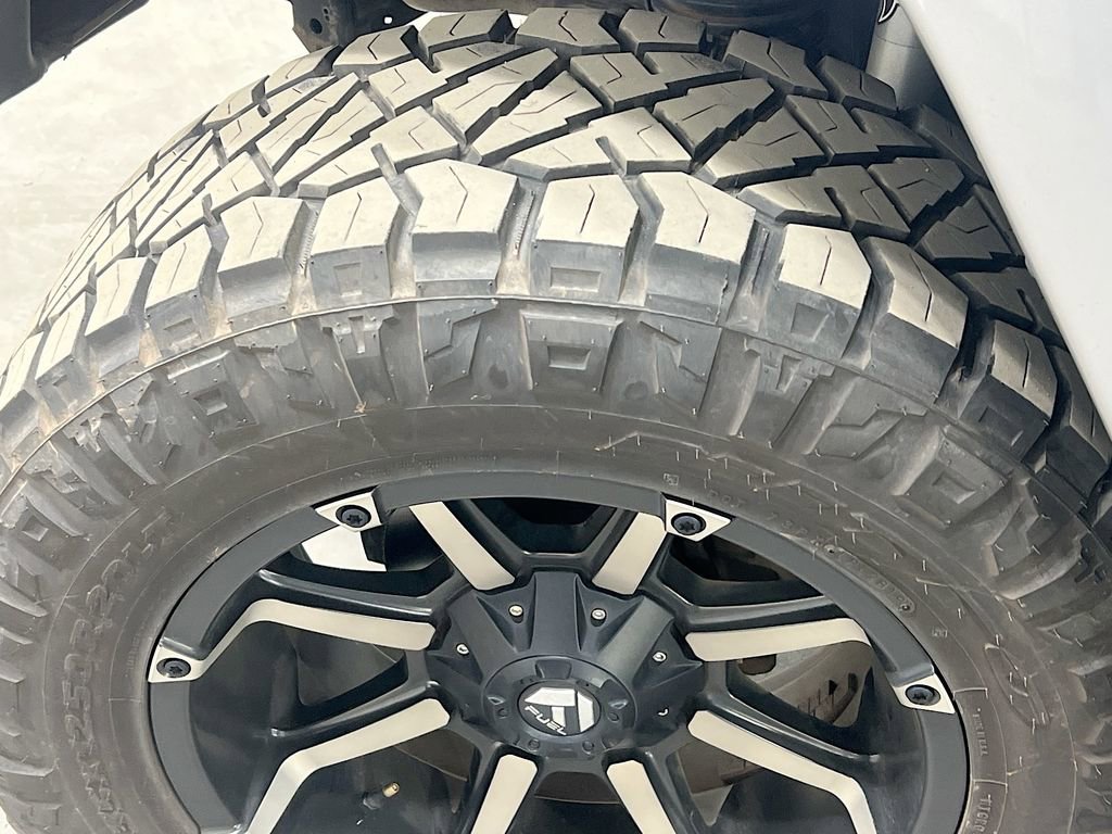 Used 2016 Jeep Wrangler Unlimited Sahara w/ Connectivity Group image 30