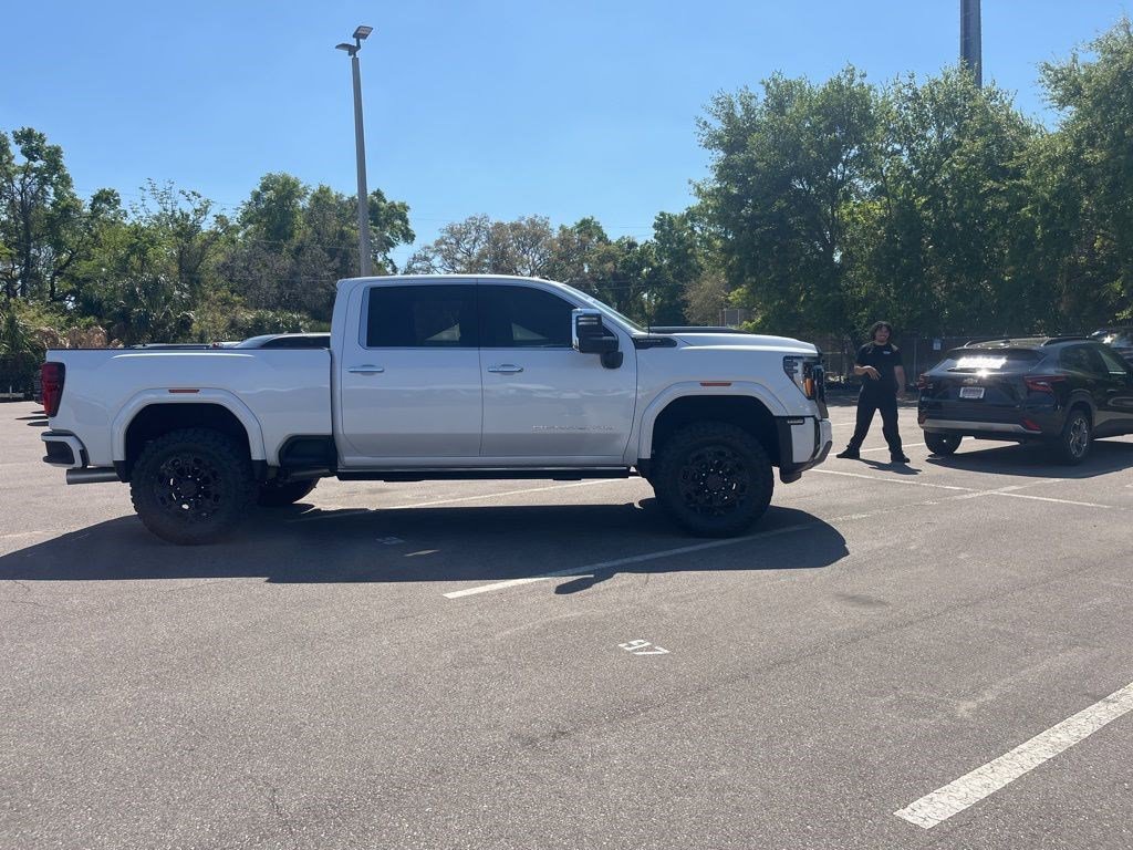 Used 2025 GMC Sierra 2500 Denali Ultimate image 4