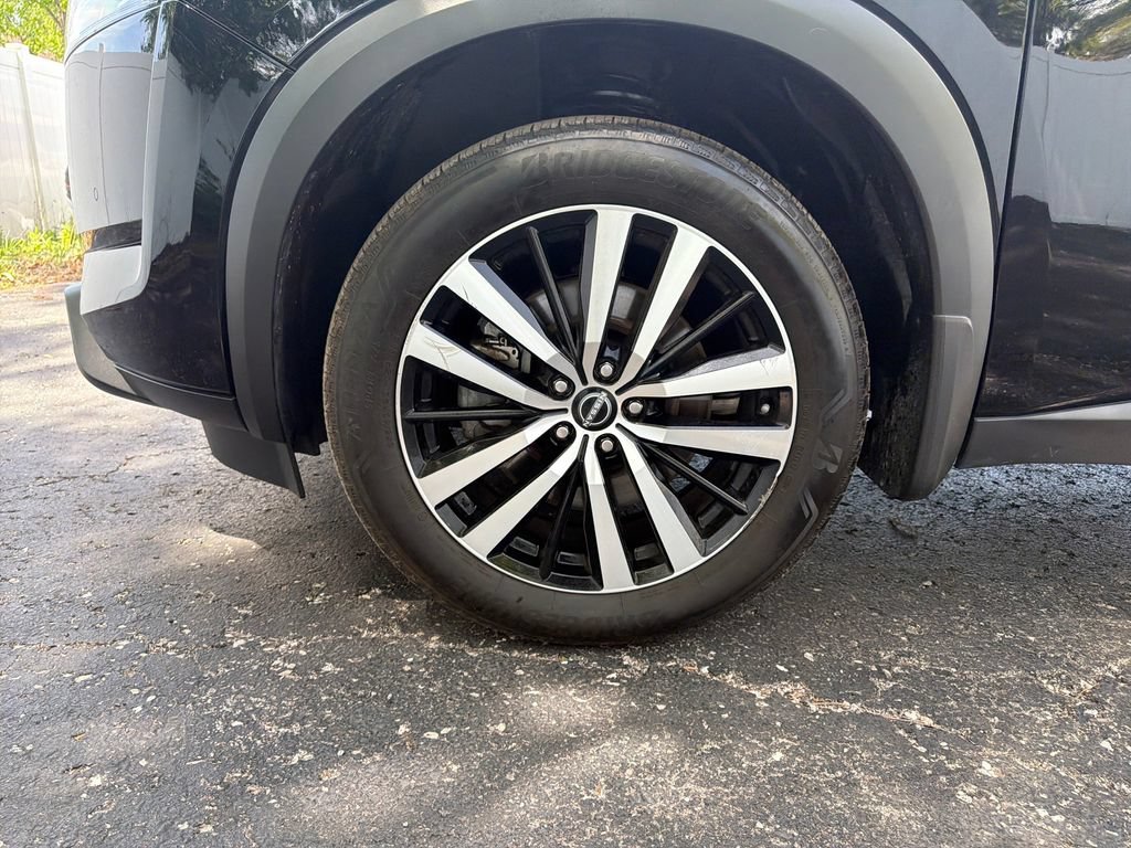 Used 2024 Nissan Pathfinder Platinum FWD image 33