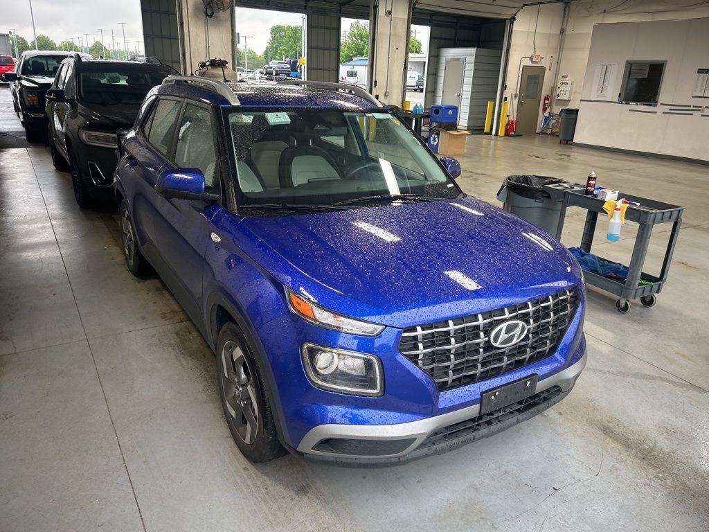 Certified 2025 Hyundai Venue SEL FWD image 8