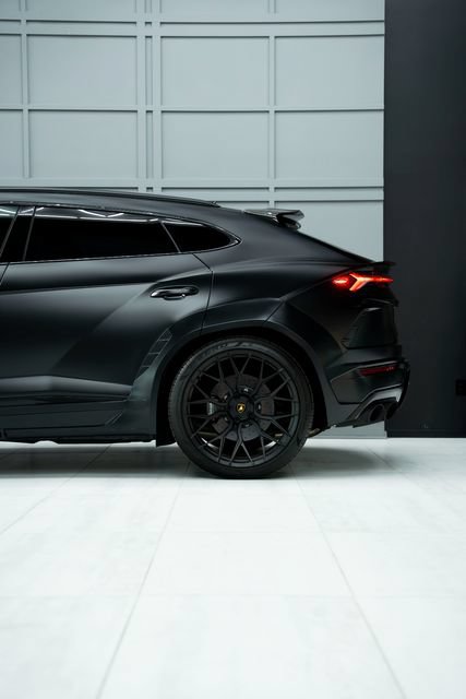 Used 2021 Lamborghini Urus AWD/4WD image 25