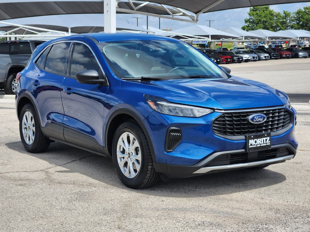 Used 2023 Ford Escape Active w/ Cold Weather Package FWD image 3