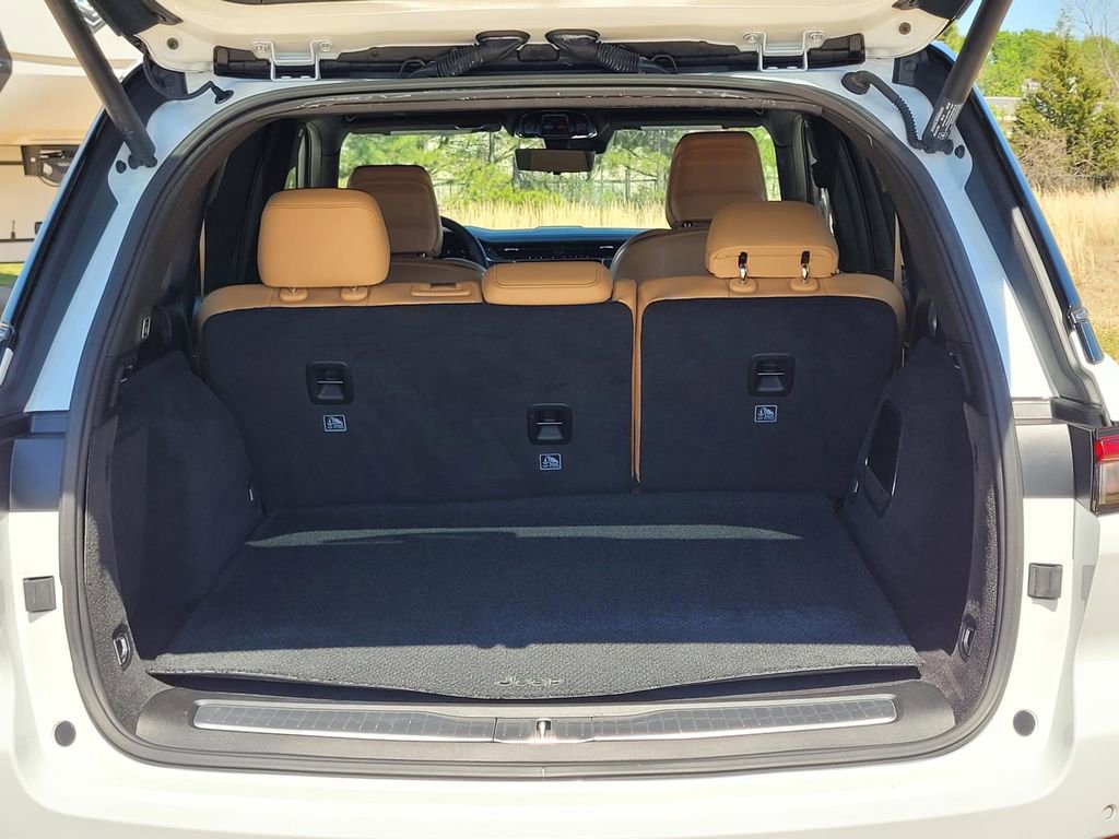 Used 2022 Jeep Grand Cherokee Summit w/ Advanced Protech Group IV image 9