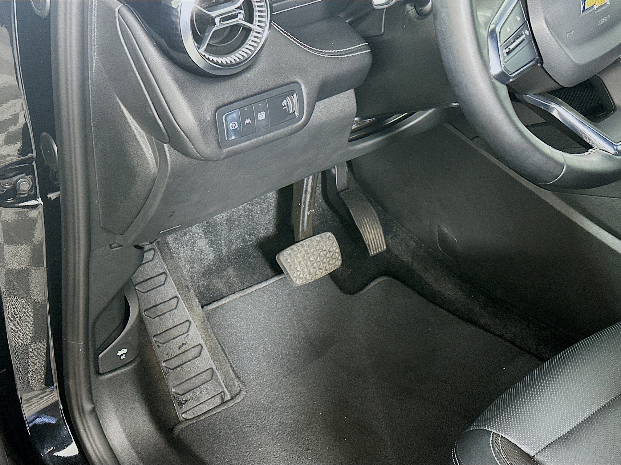 Used 2024 Chevrolet Blazer EV LT AWD/4WD image 17