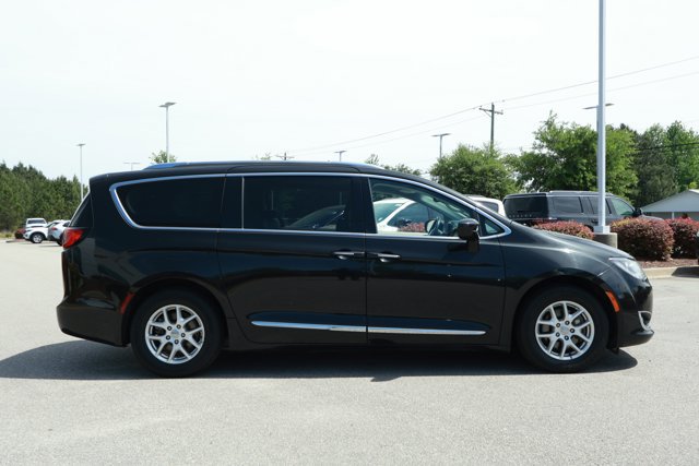 Used 2020 Chrysler Pacifica Touring-L image 4
