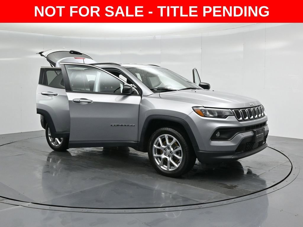 Used 2023 Jeep Compass Latitude image 26