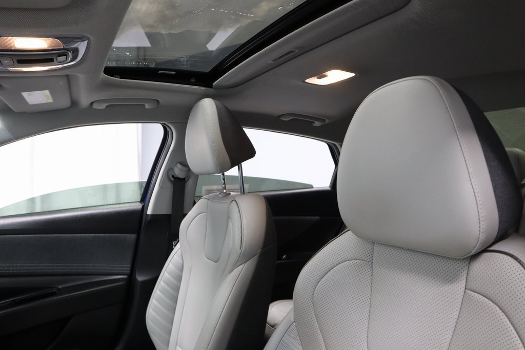 Certified 2023 Hyundai Elantra Limited image 34