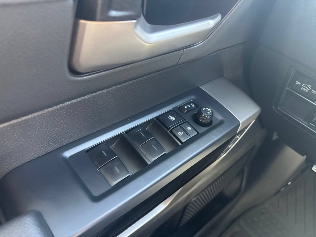 Used 2025 Toyota Tundra Limited AWD/4WD image 16