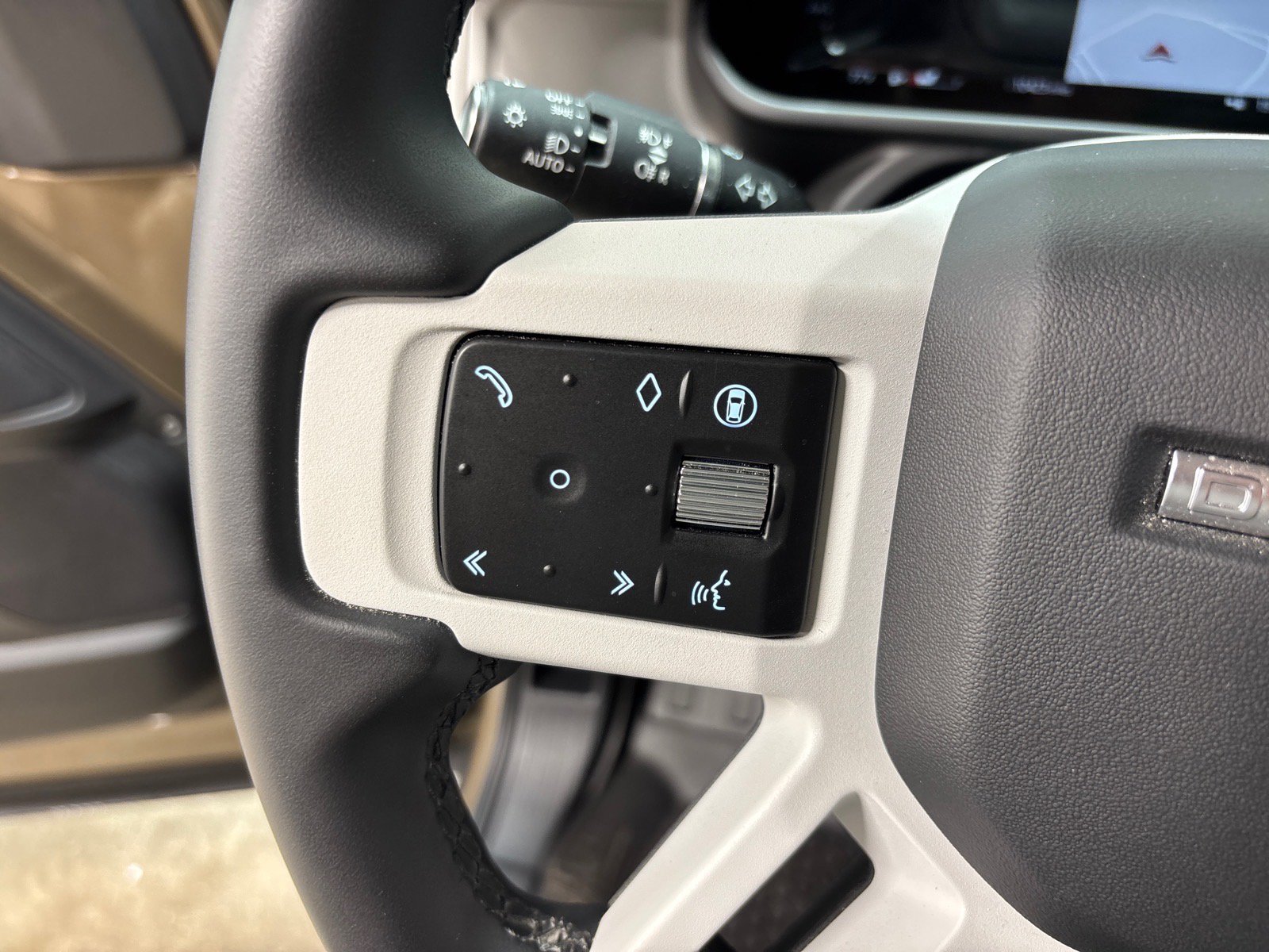 New 2025 Land Rover Defender 110 S AWD/4WD image 21