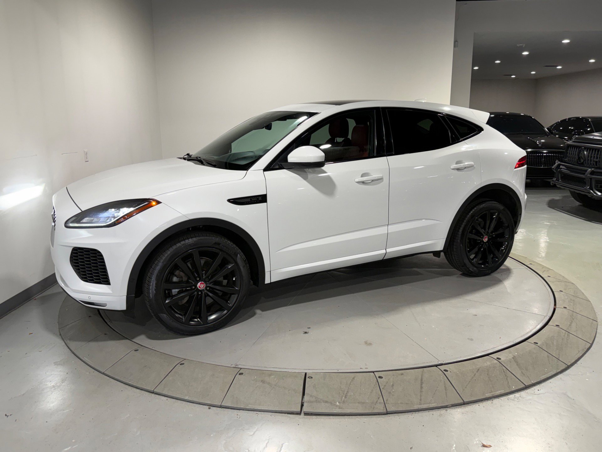 Used 2019 Jaguar E-PACE R-Dynamic SE image 20