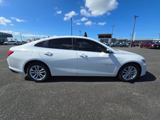 Used 2018 Chevrolet Malibu LT FWD image 2