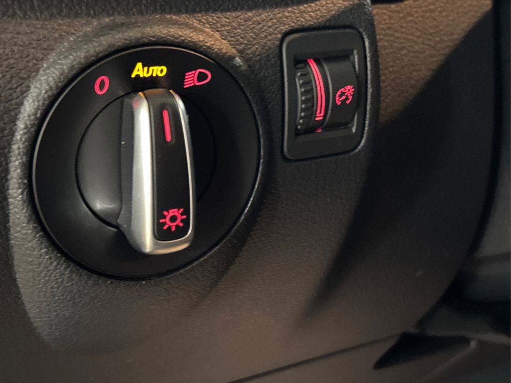 Used 2017 Volkswagen Tiguan S image 36