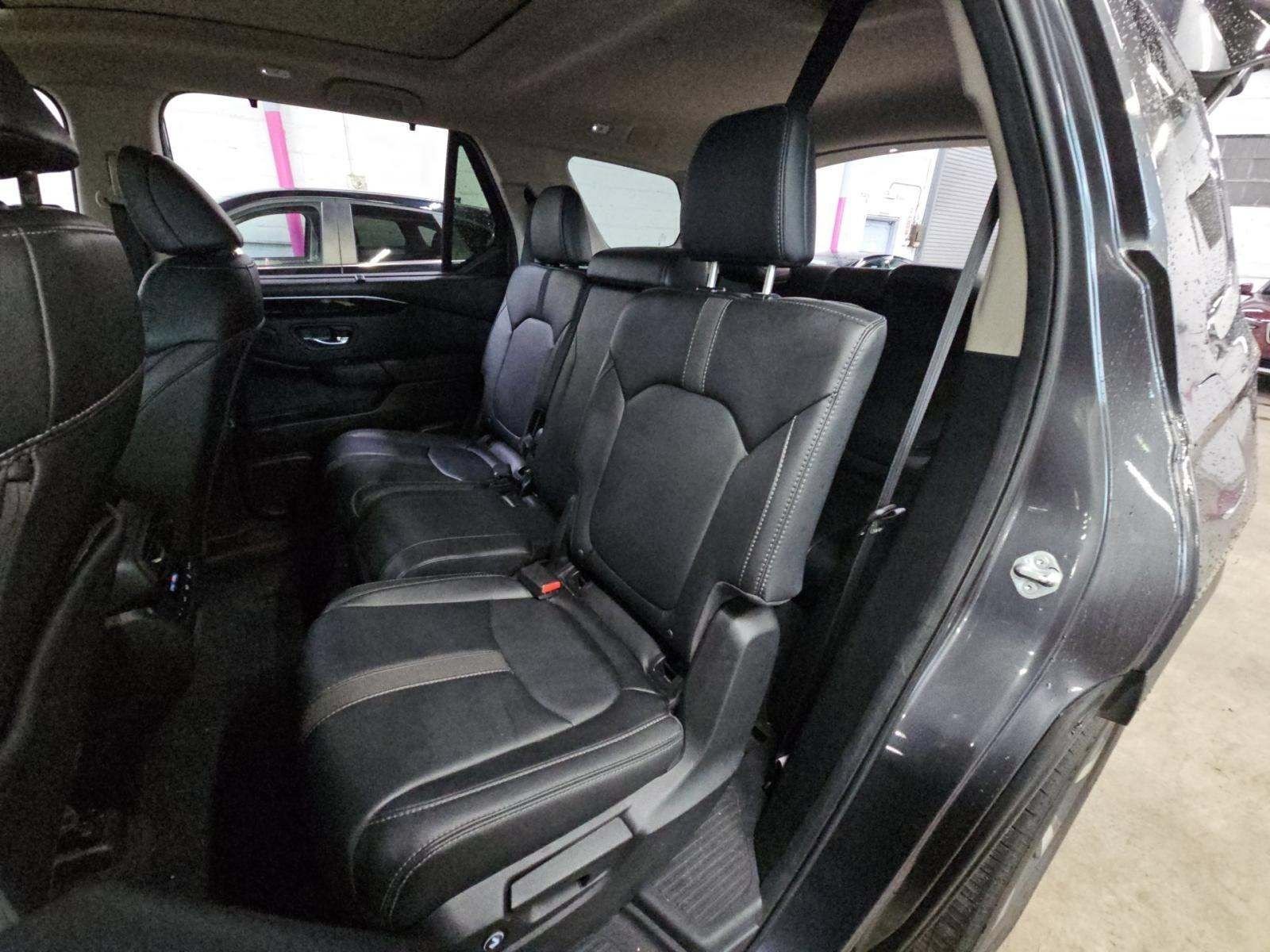 Used 2025 Honda Pilot Touring image 11