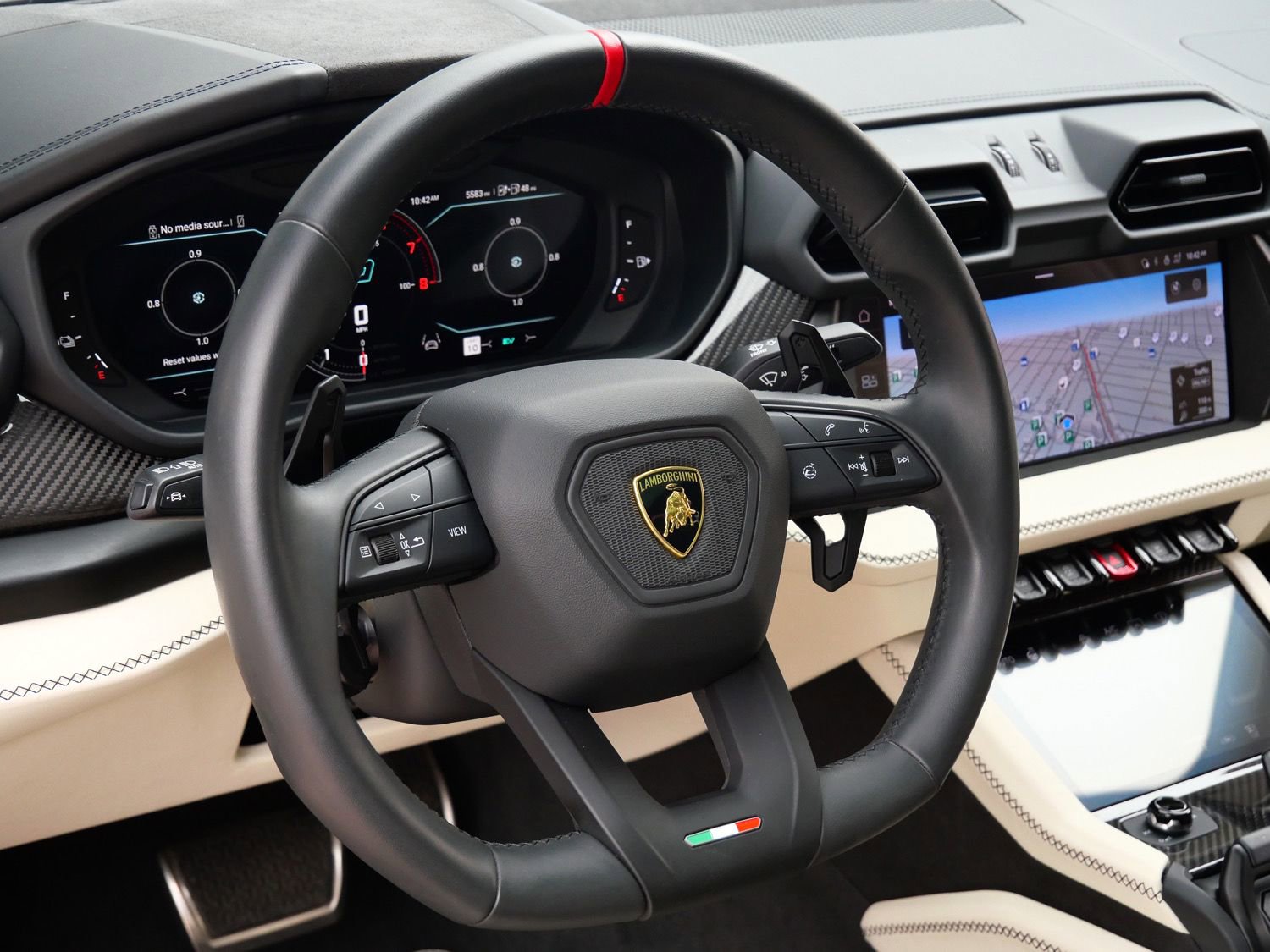 Used 2025 Lamborghini Urus SE AWD/4WD image 14