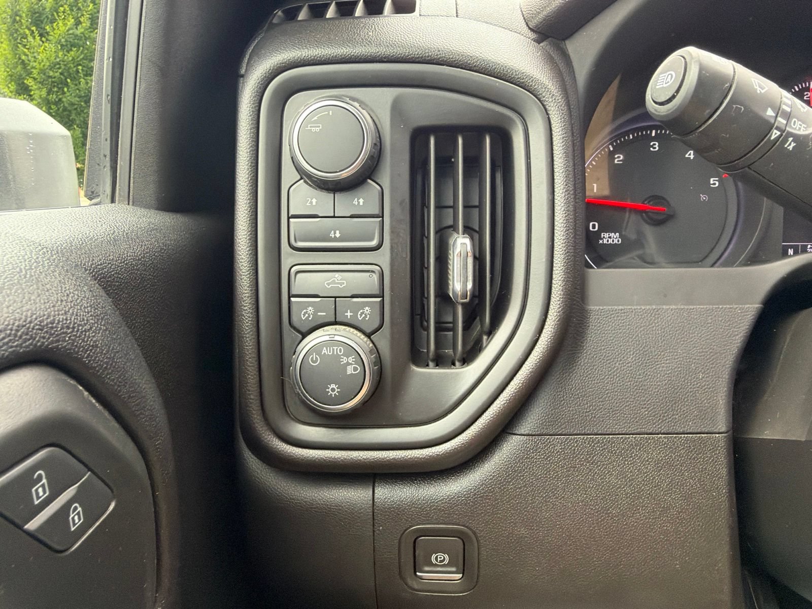 Used 2024 Chevrolet Silverado 2500 W/T AWD/4WD image 20