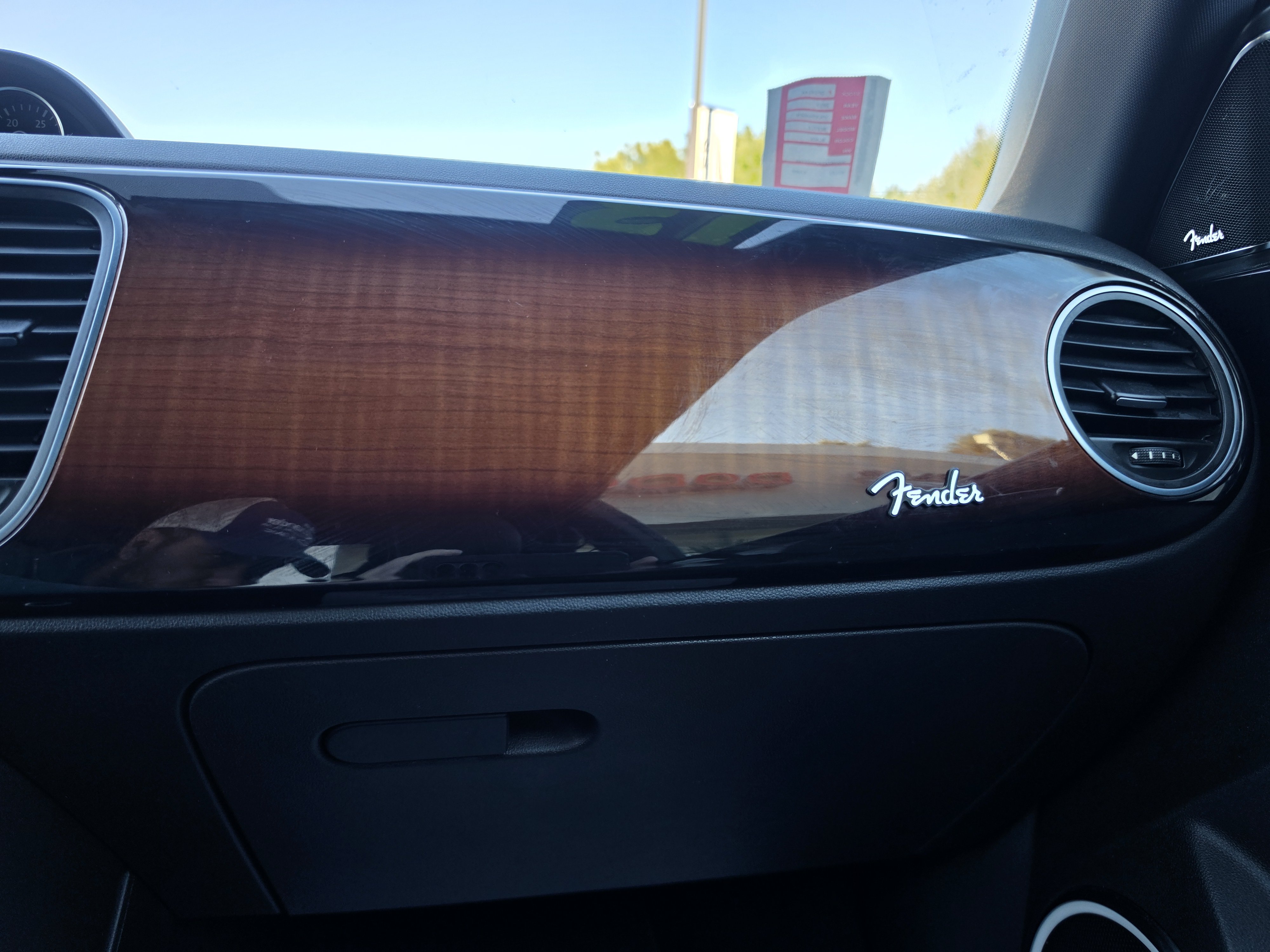 Used 2013 Volkswagen Beetle Turbo FWD image 25