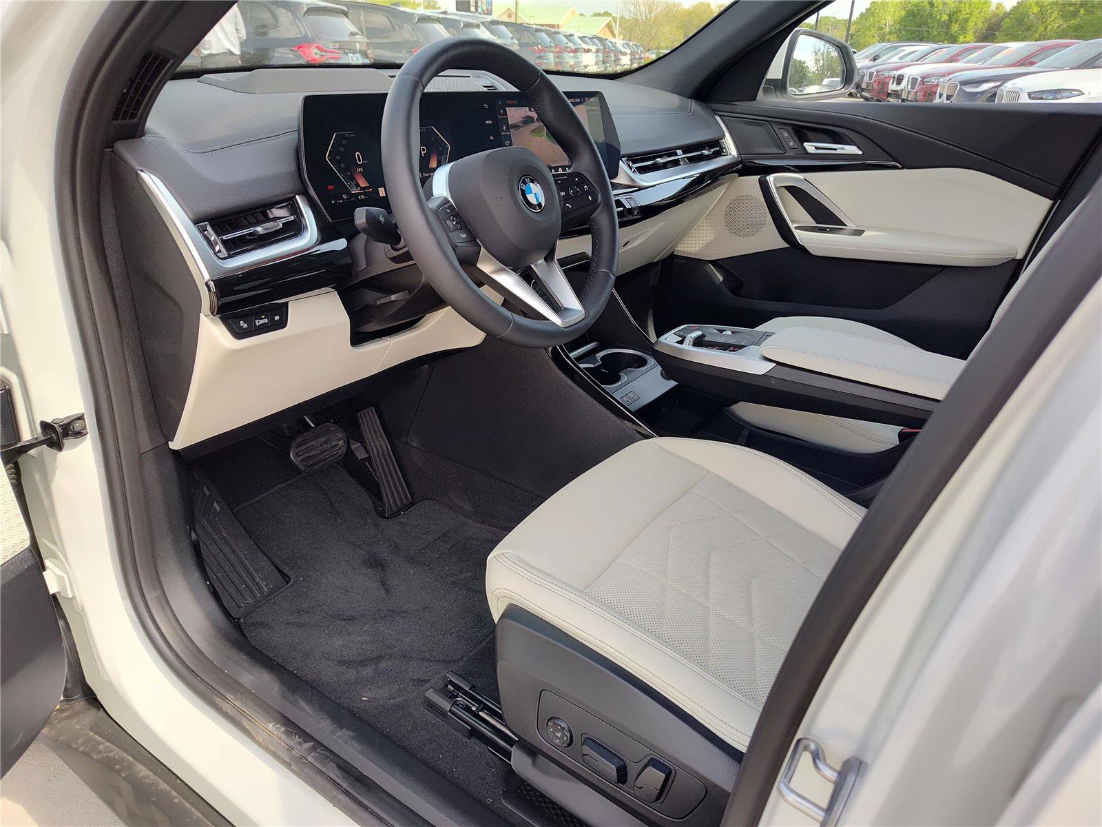 Certified 2026 BMW X2 xDrive28i w/ Technology Package AWD/4WD image 2