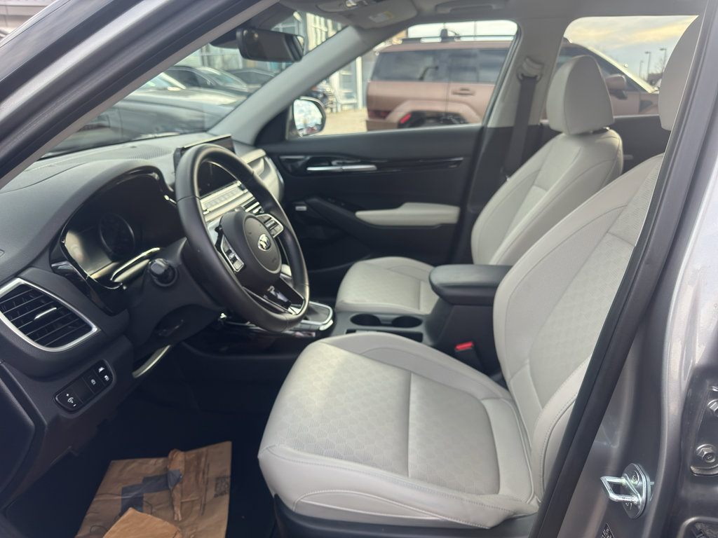 Used 2021 Kia Seltos SX w/ SX Sunroof Package image 7