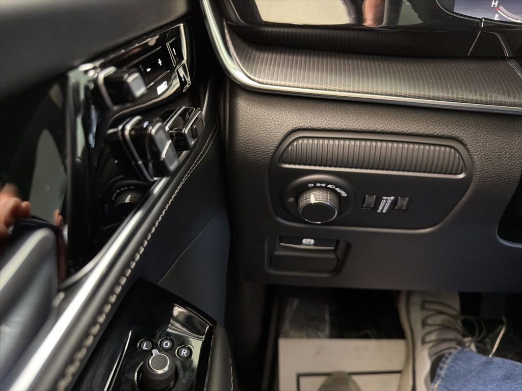 New 2026 Jeep Grand Wagoneer Summit image 14