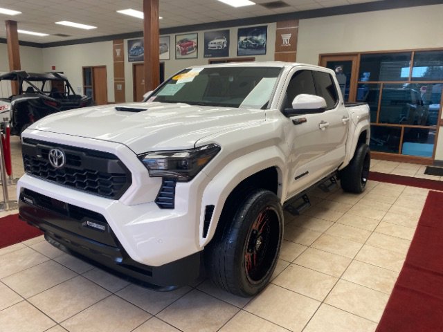Used 2024 Toyota Tacoma TRD Sport w/ TRD Sport Upgrade Package image 1