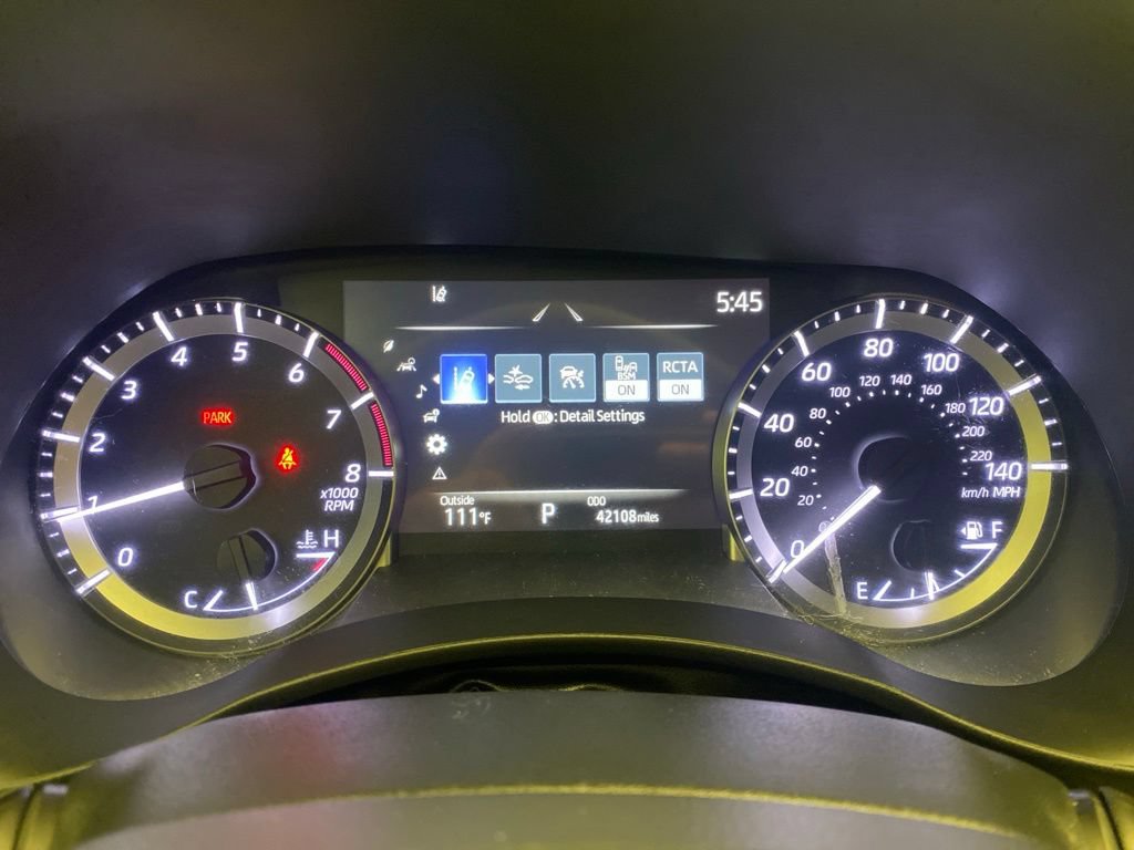 Used 2024 Toyota Highlander XLE FWD image 12