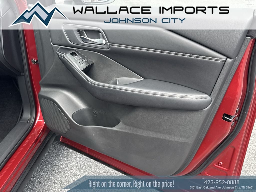 Used 2025 Nissan Rogue SL AWD/4WD image 35