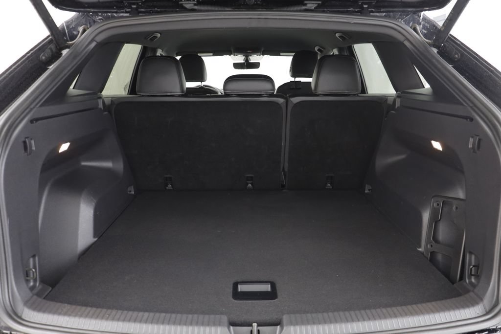 Used 2023 Volkswagen Atlas Cross Sport SE w/ Black Wheel Package FWD image 17