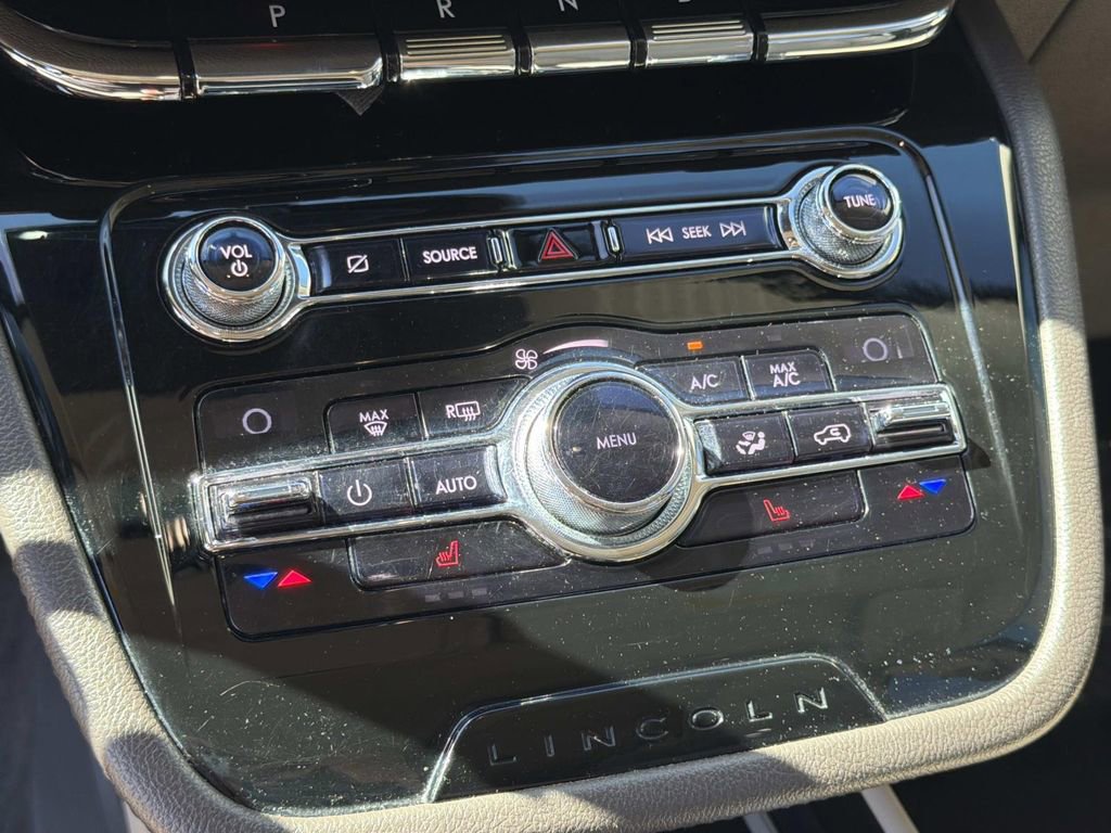 Used 2020 Lincoln Corsair Reserve image 12