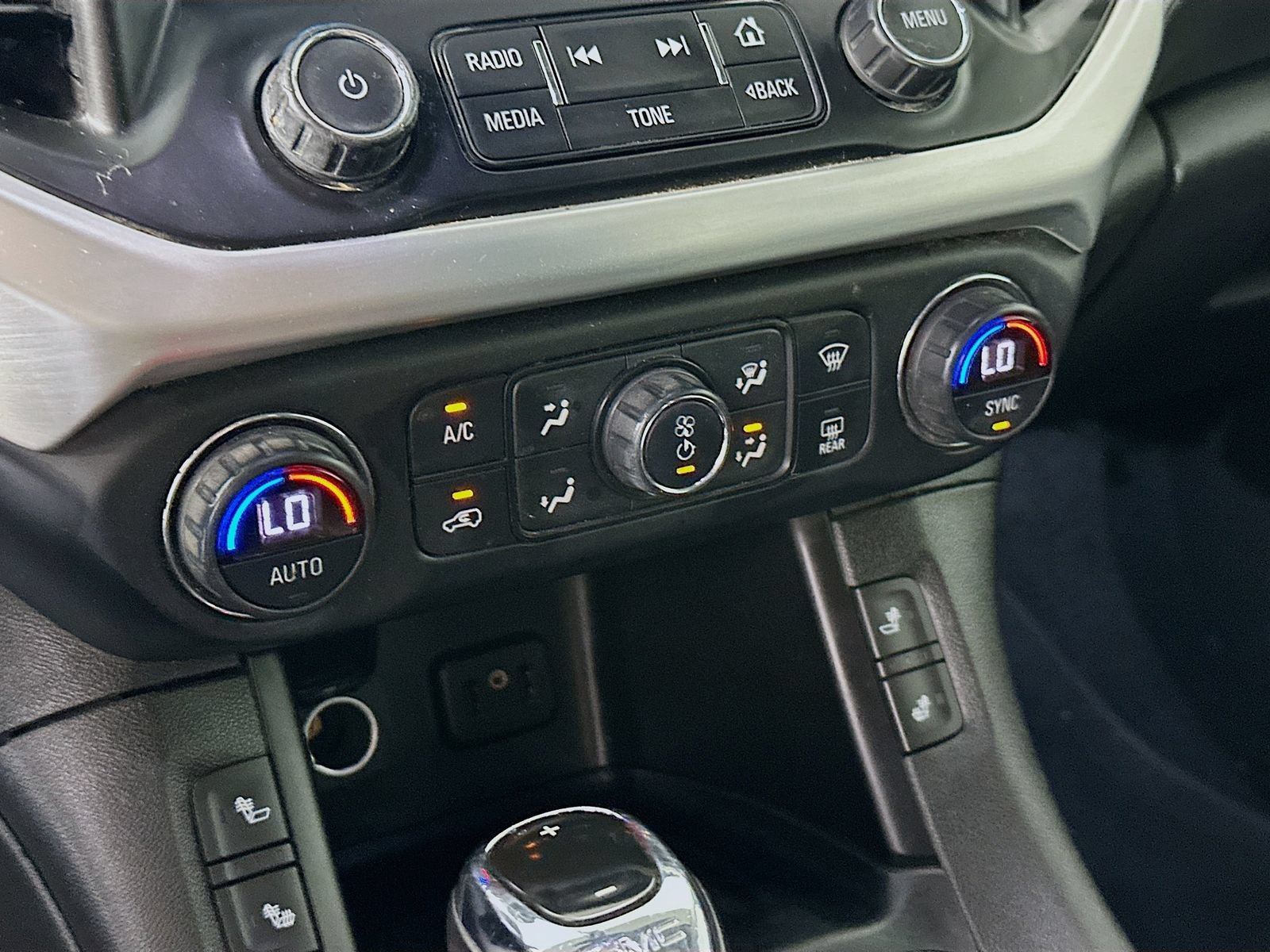 Used 2019 GMC Acadia SLT FWD image 16