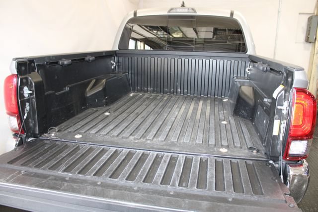Used 2022 Toyota Tacoma SR5 RWD image 18