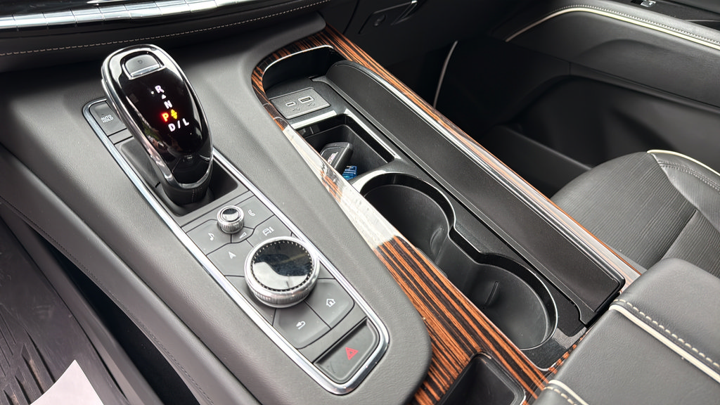 Certified 2024 Cadillac Escalade ESV Premium Luxury w/ LPO, Floor Liner Package AWD/4WD image 44