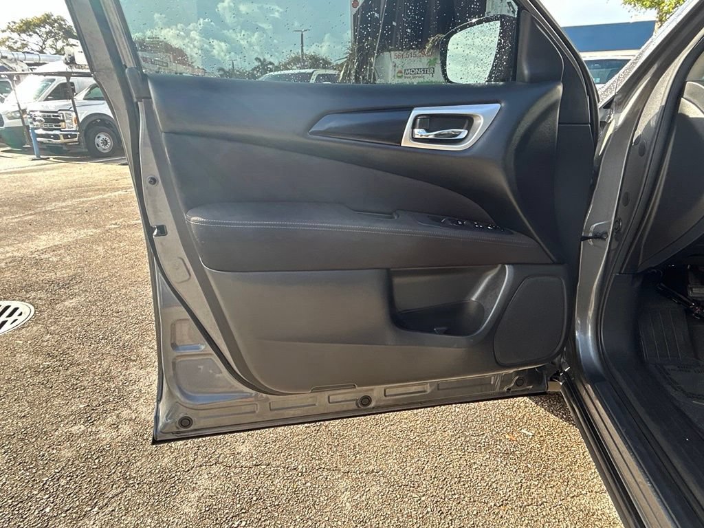 Used 2017 Nissan Pathfinder SV w/ Trailer Tow Package FWD image 34