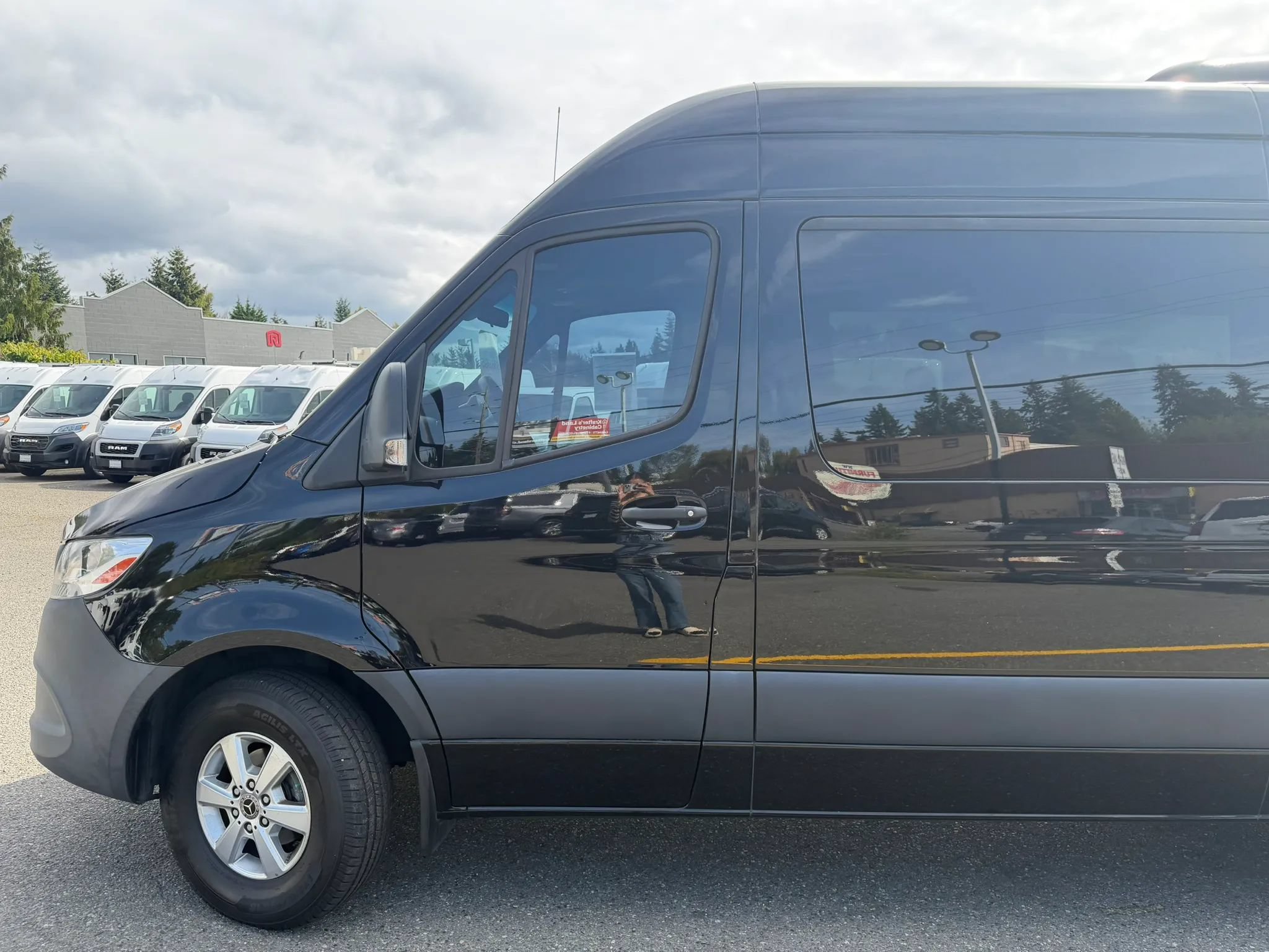 Used 2019 Mercedes-Benz Sprinter 2500 w/ Premium Package image 10