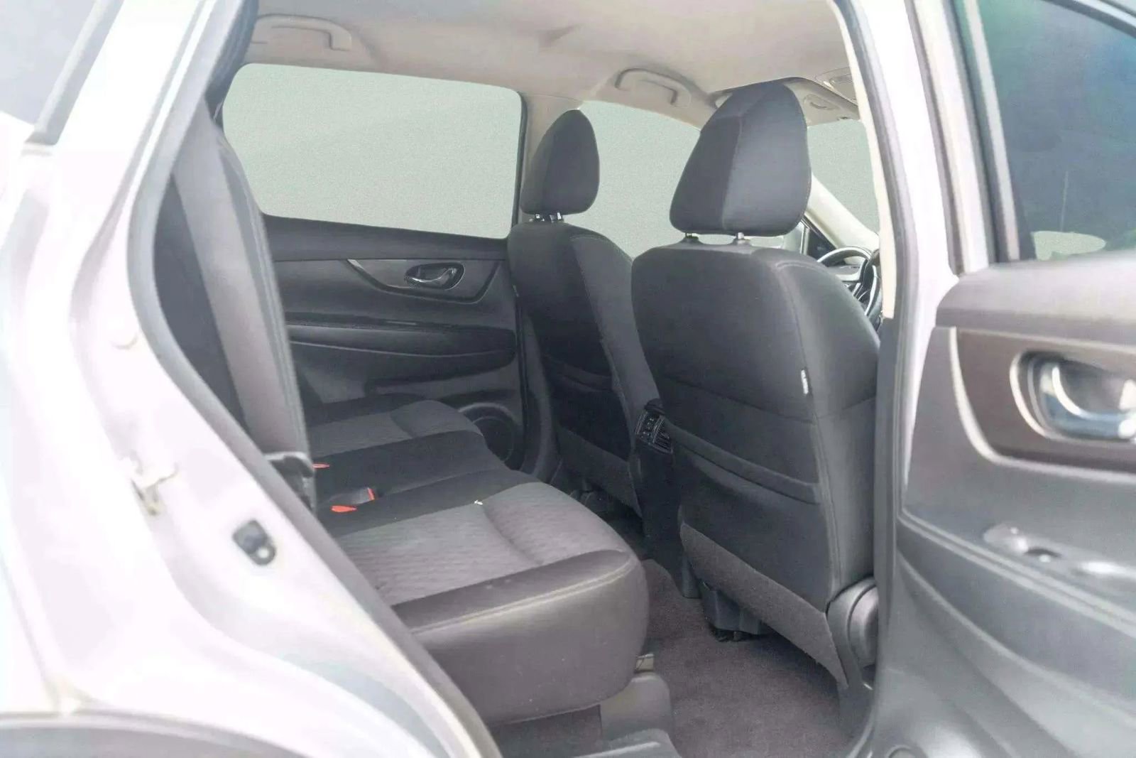 Used 2019 Nissan Rogue SV w/ Premium Package image 9