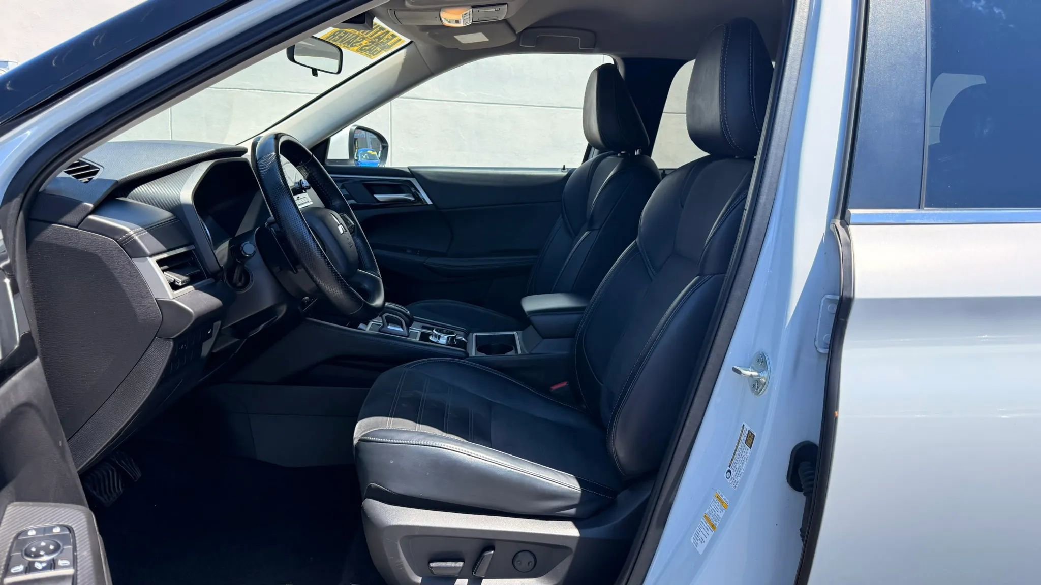 Used 2024 Mitsubishi Outlander FWD image 12