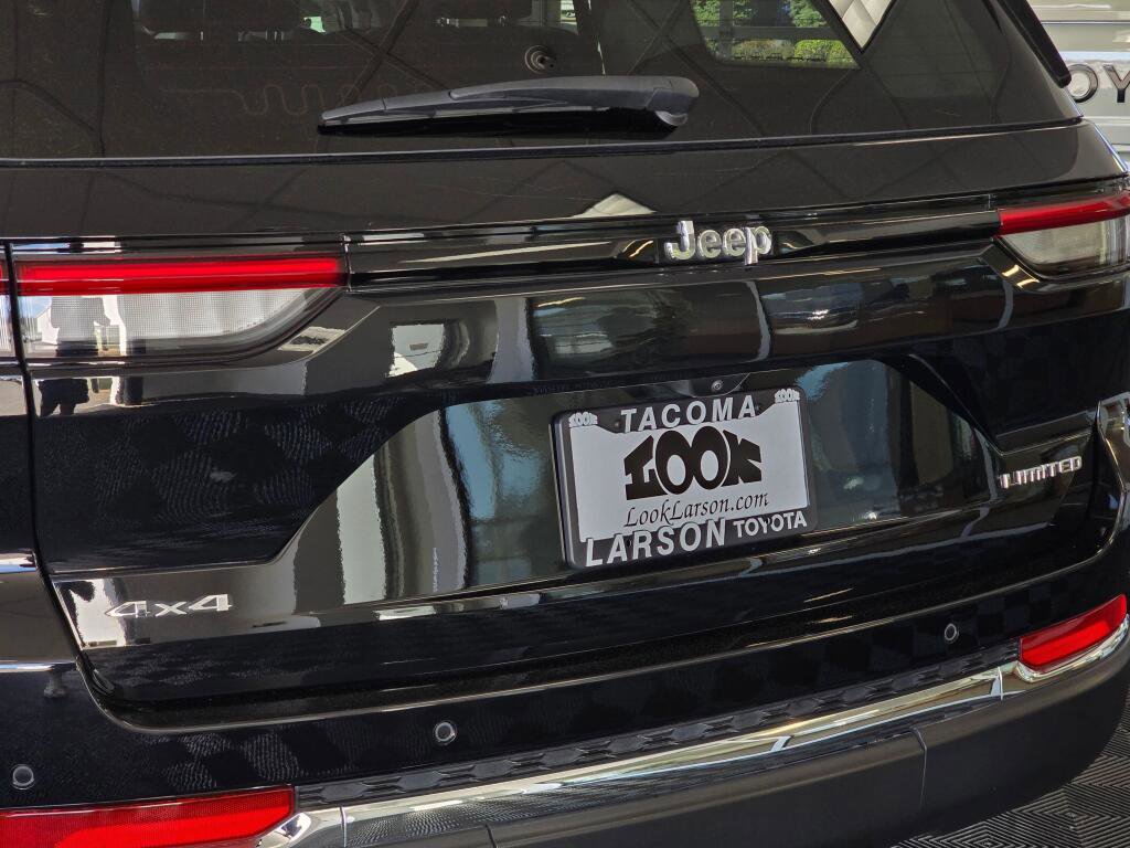 Used 2023 Jeep Grand Cherokee Limited w/ Trailer Tow Prep Group (B) image 12