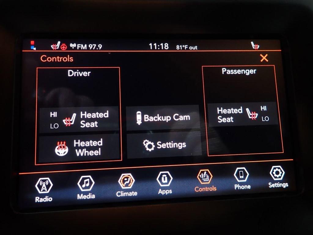 Used 2019 Jeep Cherokee Latitude Plus w/ Cold Weather Group AWD/4WD image 3