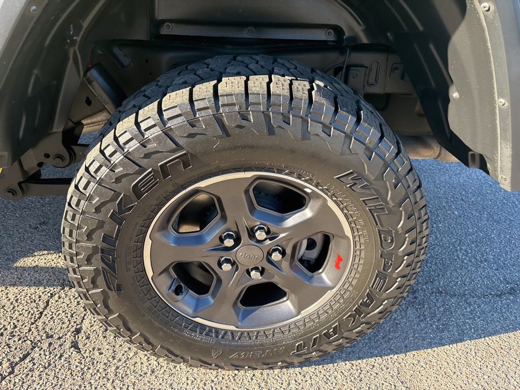 Used 2023 Jeep Gladiator Rubicon w/ Cold Weather Group image 15