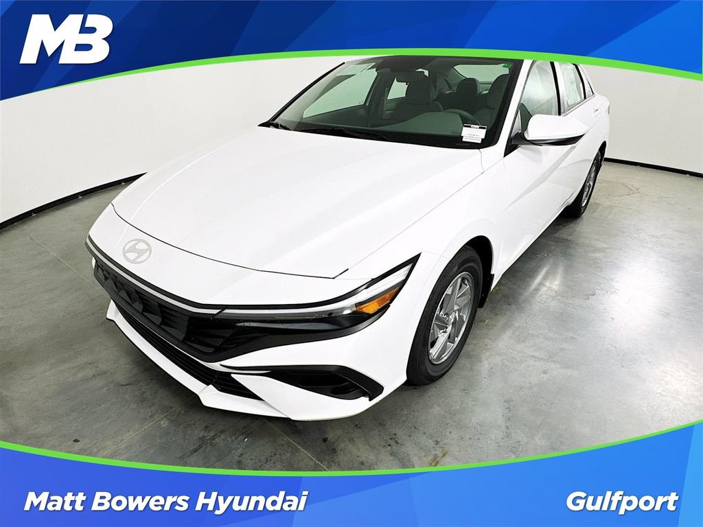 New 2025 Hyundai Elantra SE