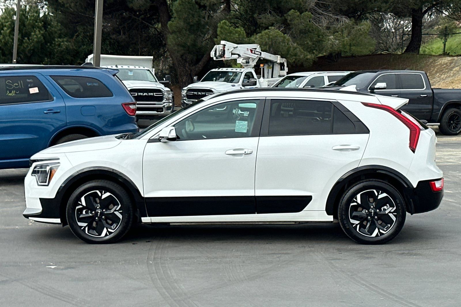 Certified 2024 Kia Niro Wind w/ Wind Preserve Package image 9