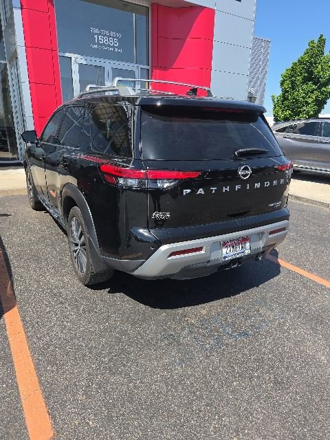 Used 2022 Nissan Pathfinder Platinum w/ Cargo Package AWD/4WD image 2