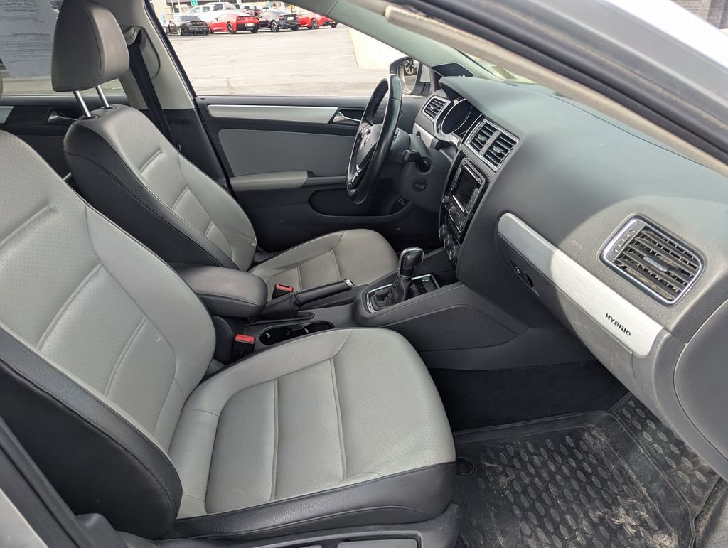 Used 2015 Volkswagen Jetta SEL Premium image 32