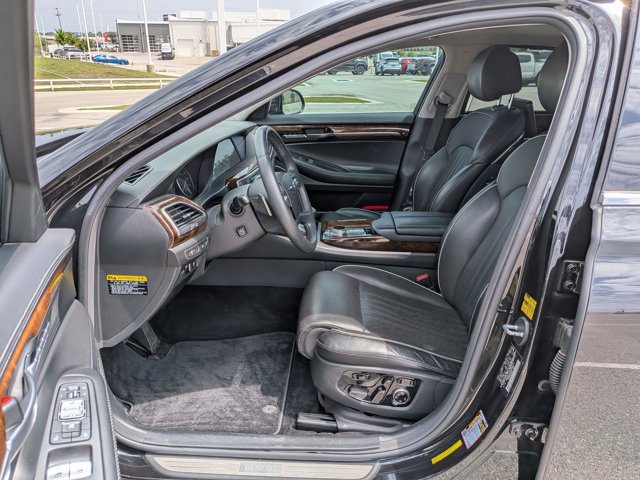 Used 2018 Genesis G90 5.0 Ultimate RWD image 16