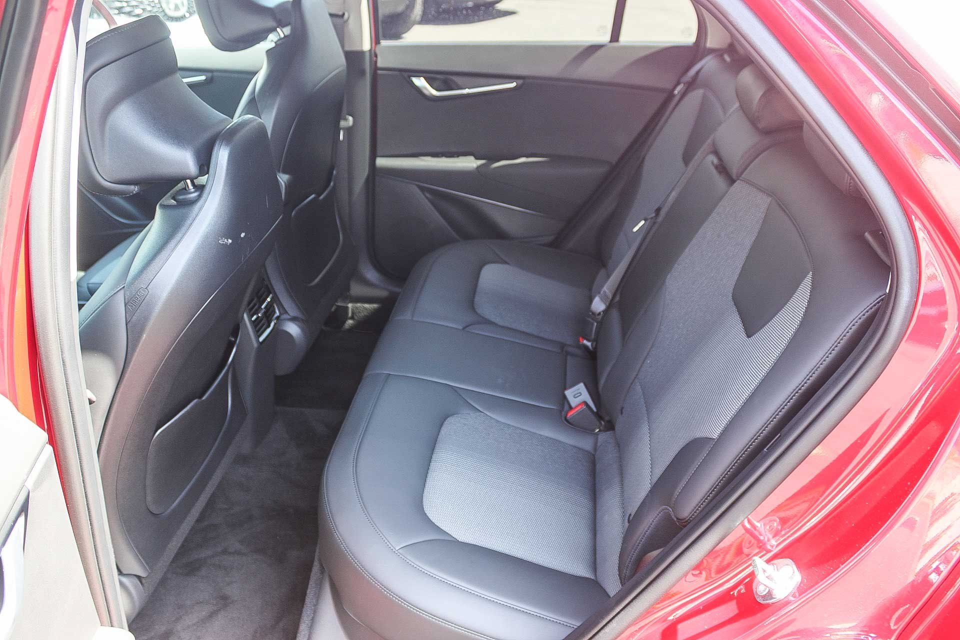 Used 2025 Kia Niro LX FWD image 19