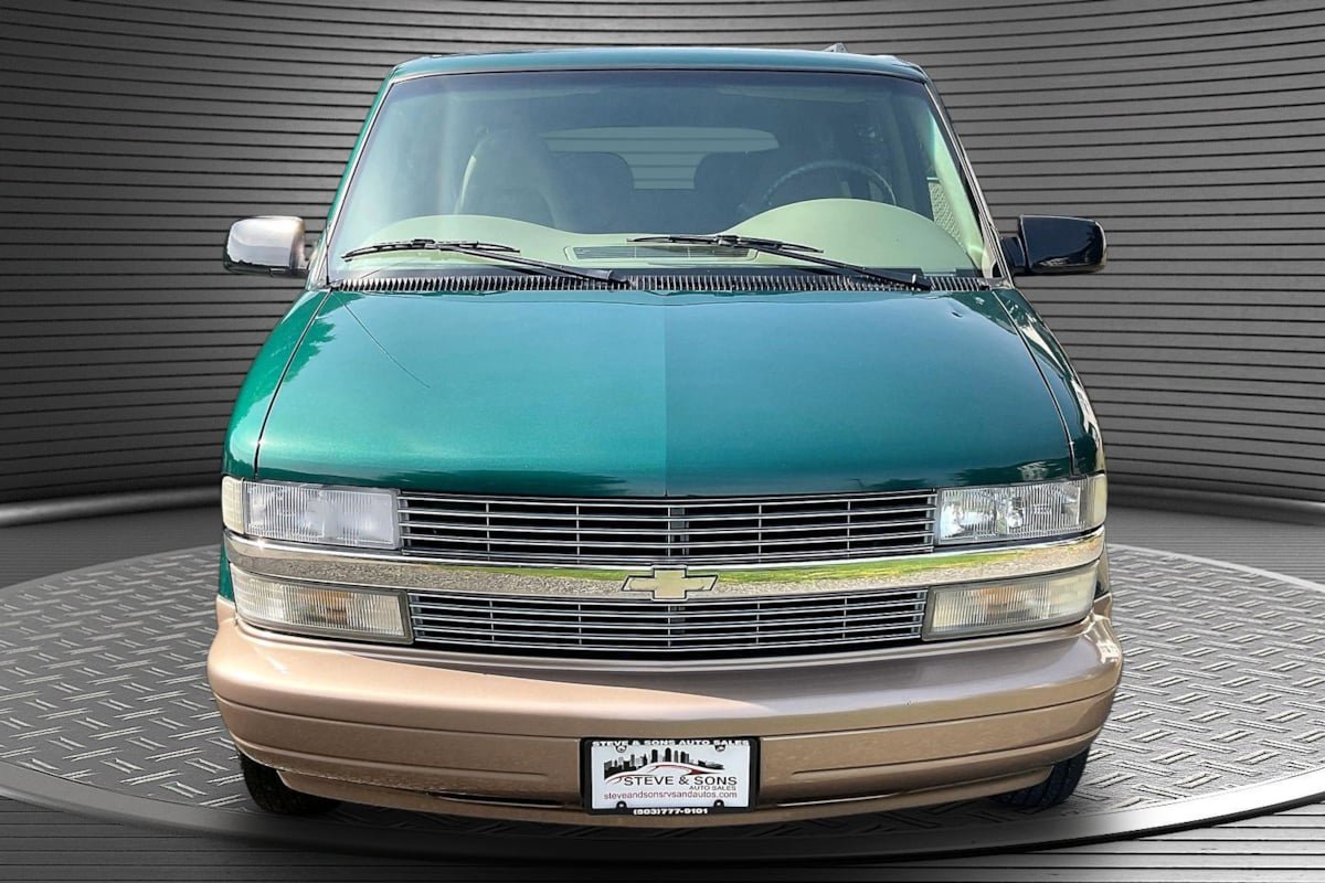 Used 2000 Chevrolet Astro Passenger RWD image 2